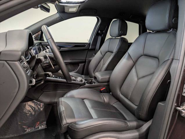 Used 2025 Porsche Macan AWD/4WD image 23