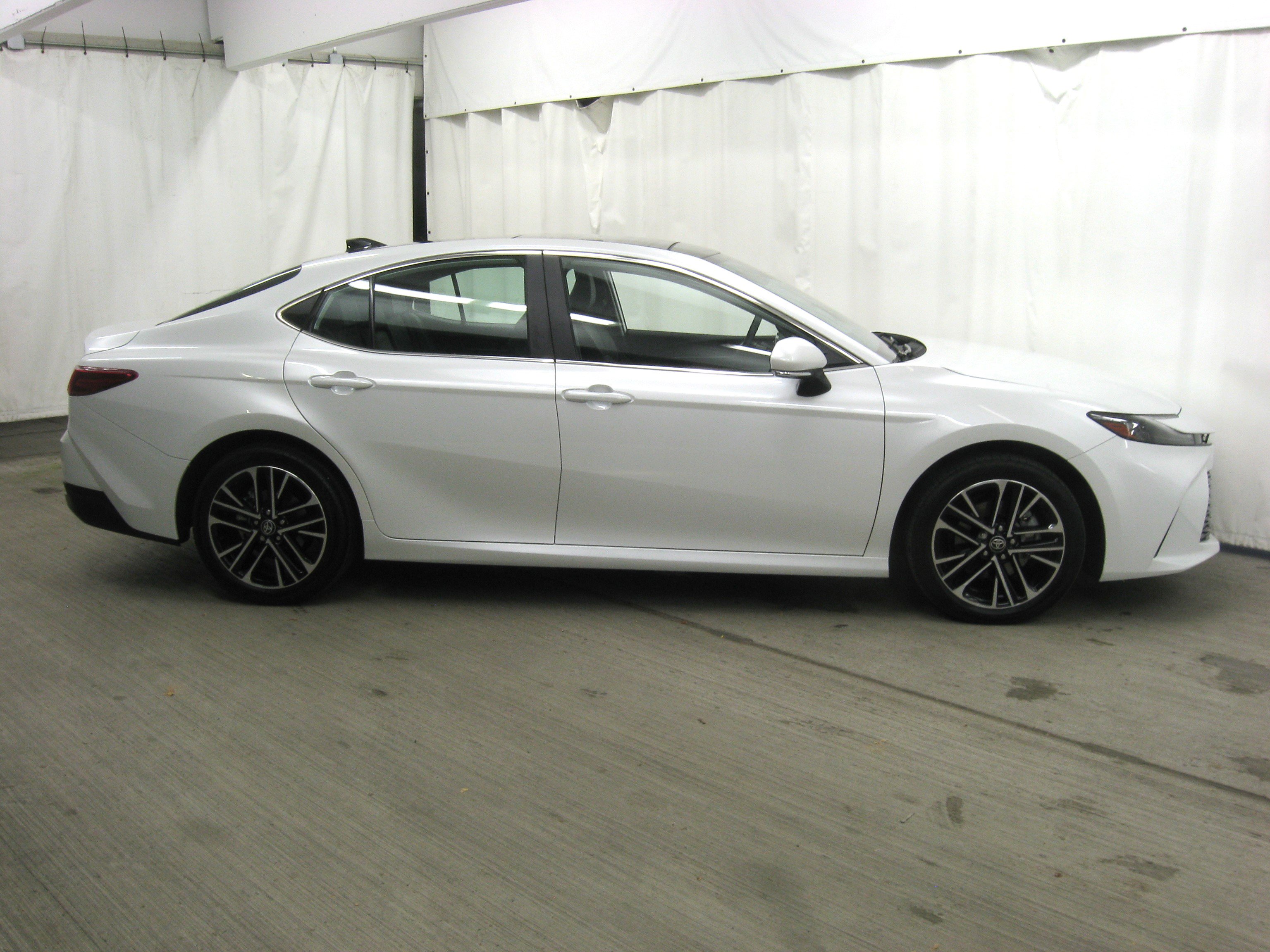 Used 2025 Toyota Camry XLE image 6