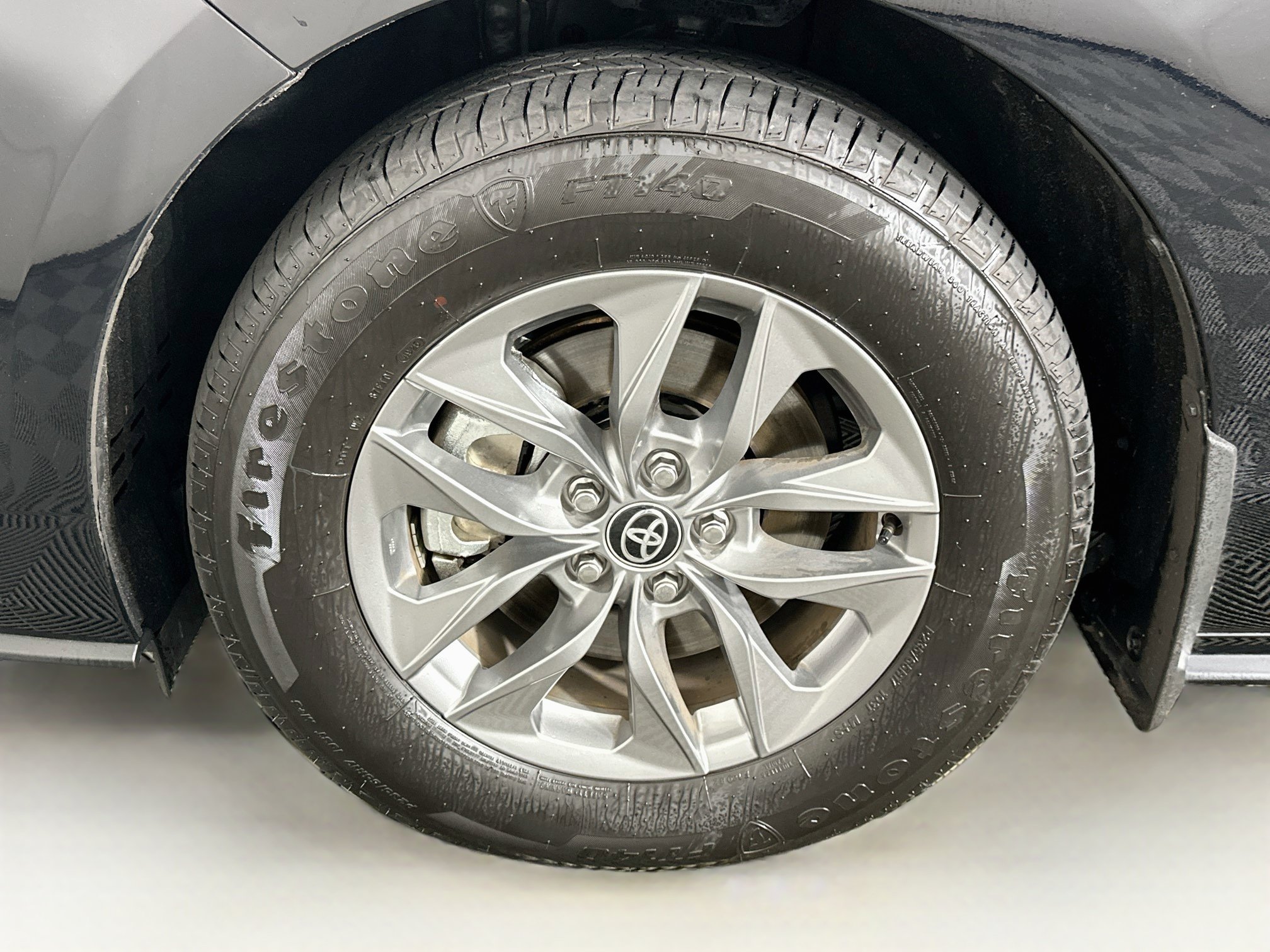 Used 2026 Toyota Sienna XLE FWD image 11