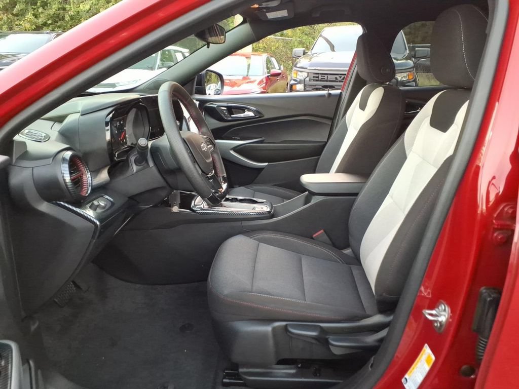 Certified 2026 Chevrolet Trax RS FWD image 9
