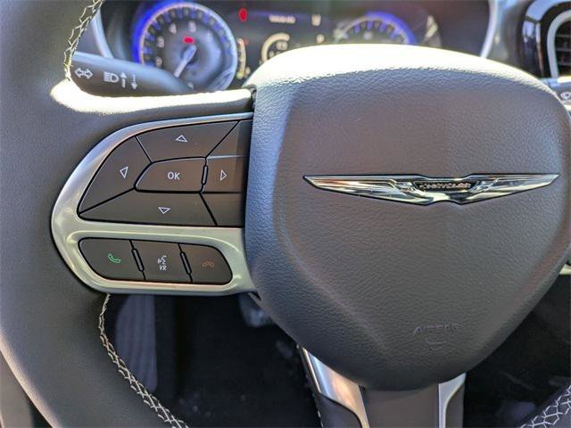 Certified 2026 Chrysler Pacifica Select image 16