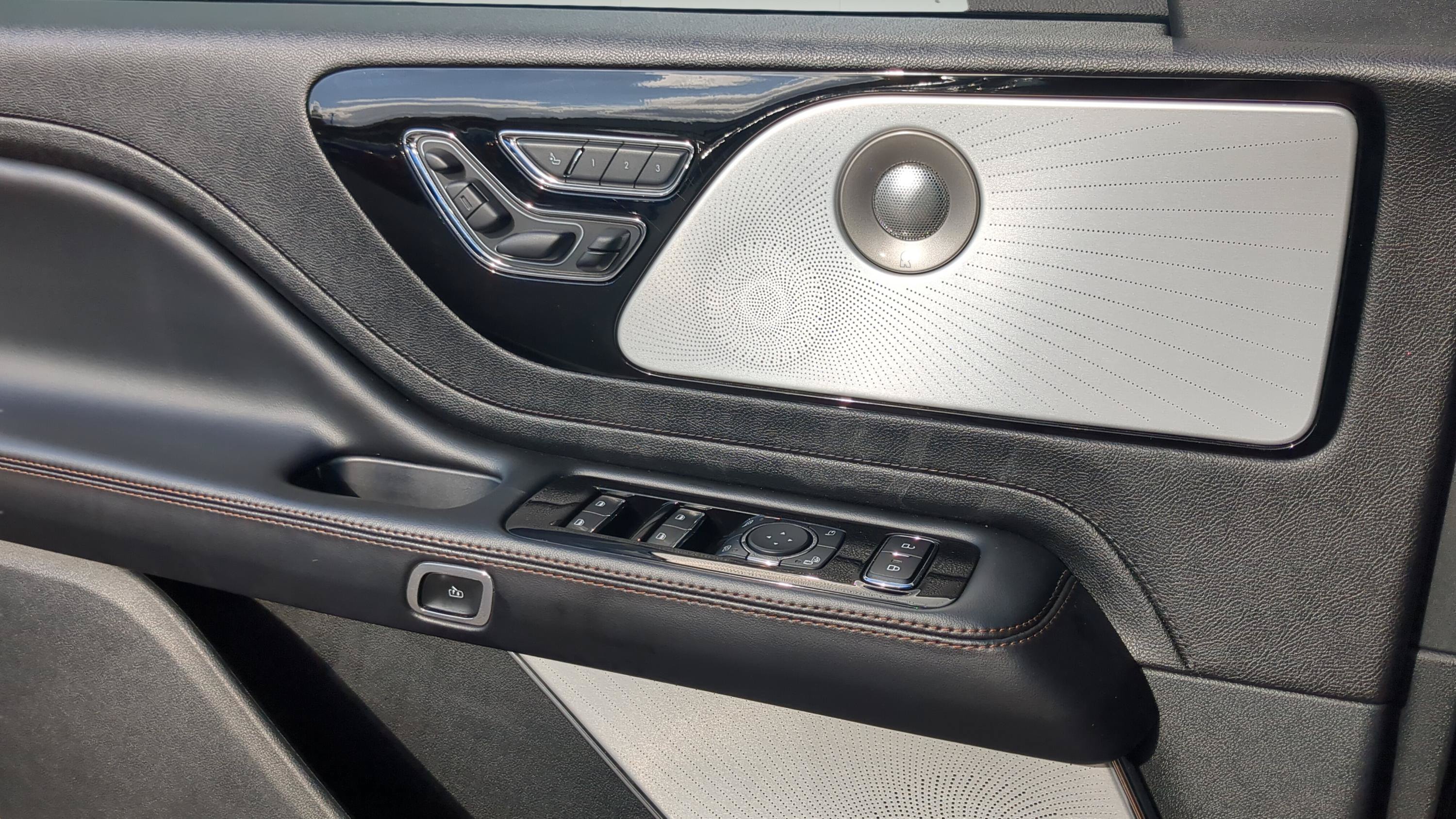 Used 2023 Lincoln Aviator Grand Touring w/ Equipment Group 301A AWD/4WD image 11