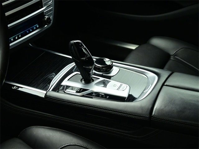 Used 2022 BMW 740i xDrive 740i xDrive w/ M Sport Package image 17