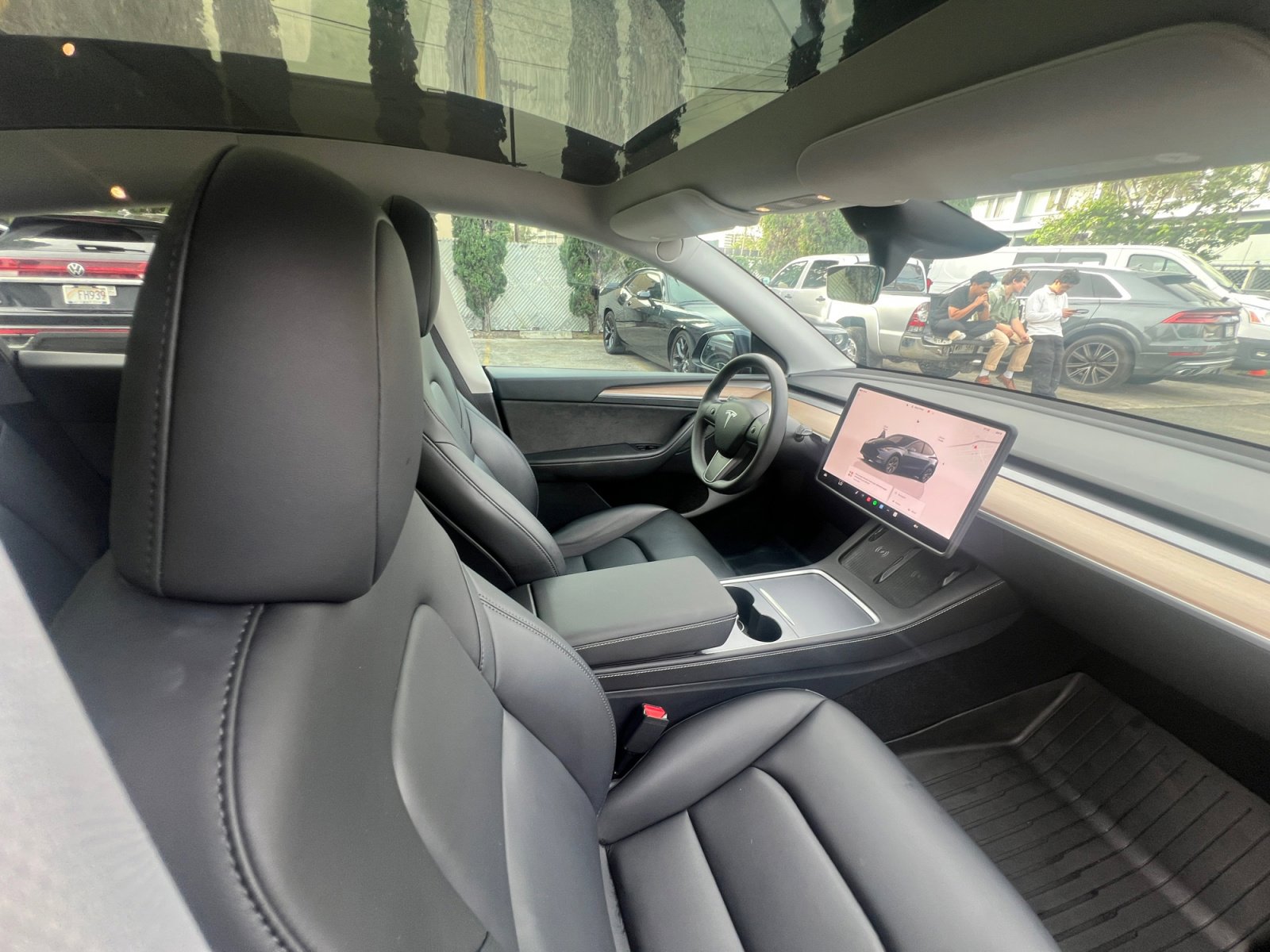 Used 2025 Tesla Model Y Long Range RWD image 25