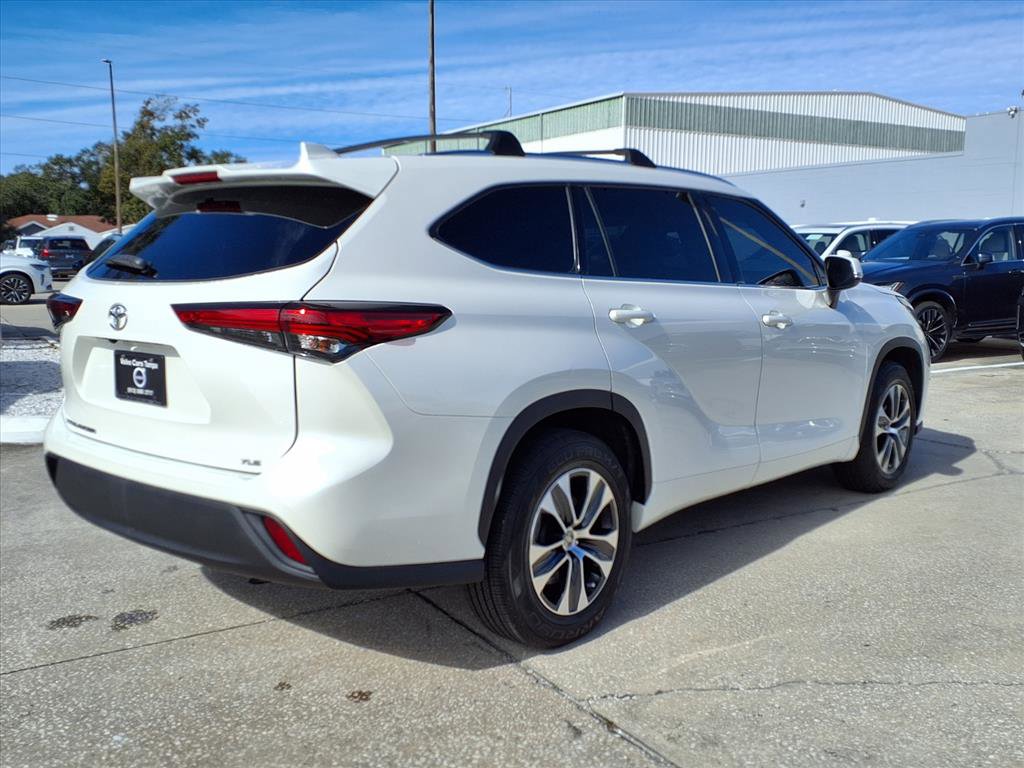 Used 2020 Toyota Highlander XLE image 7
