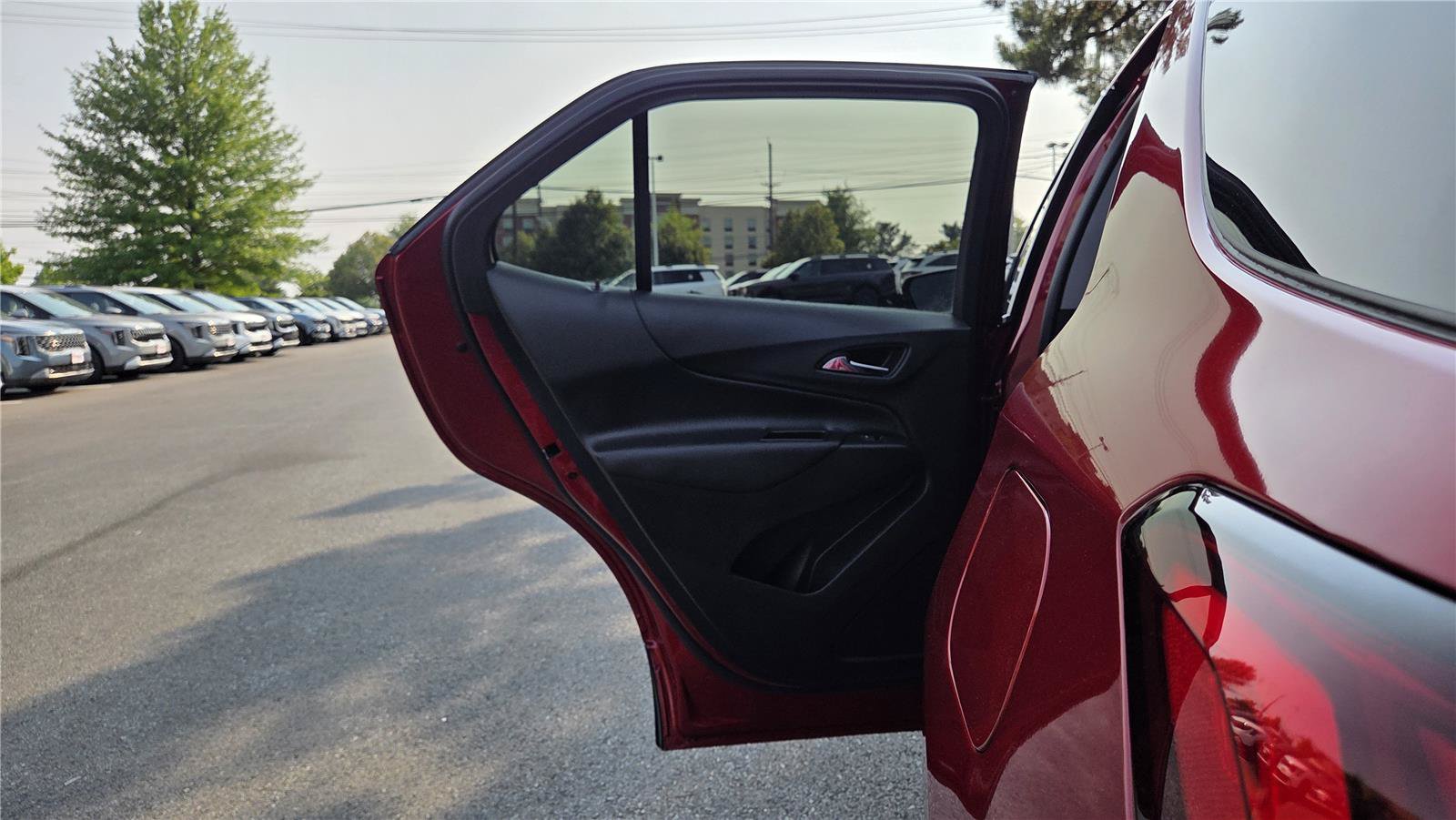 Used 2023 Chevrolet Equinox LT FWD image 28