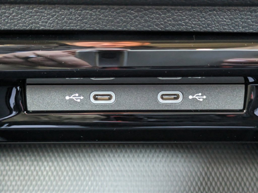 New 2024 Volkswagen GTI SE FWD image 22