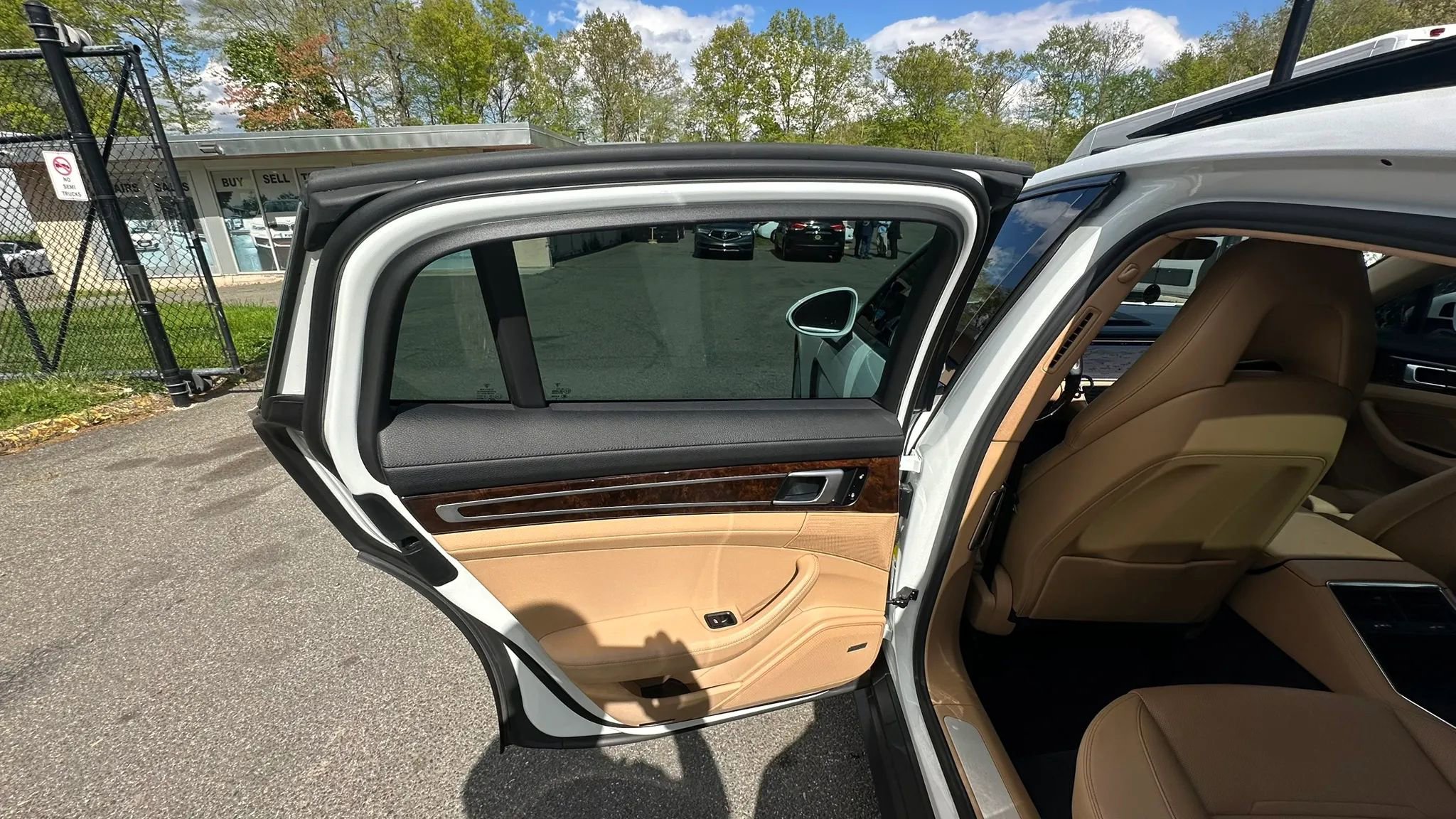 Used 2018 Porsche Panamera 4 AWD/4WD image 30