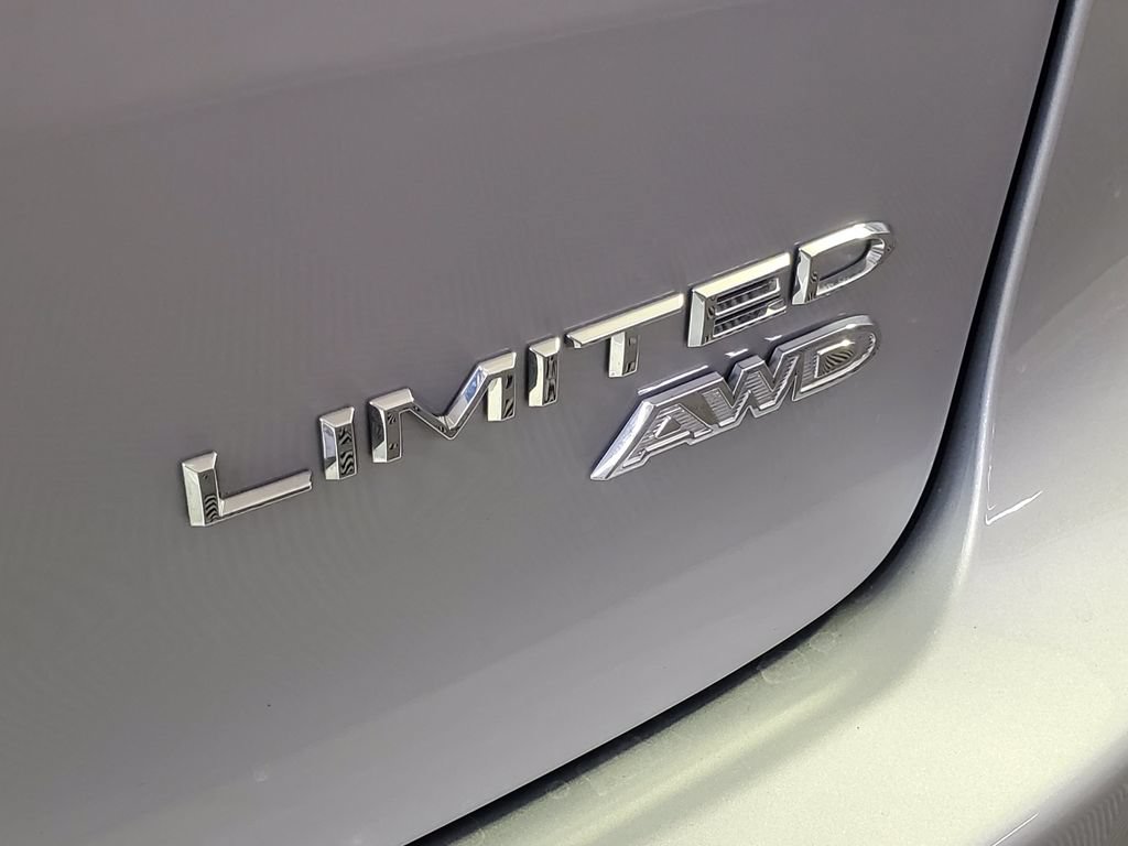 Used 2024 Chrysler Pacifica Limited AWD/4WD image 32