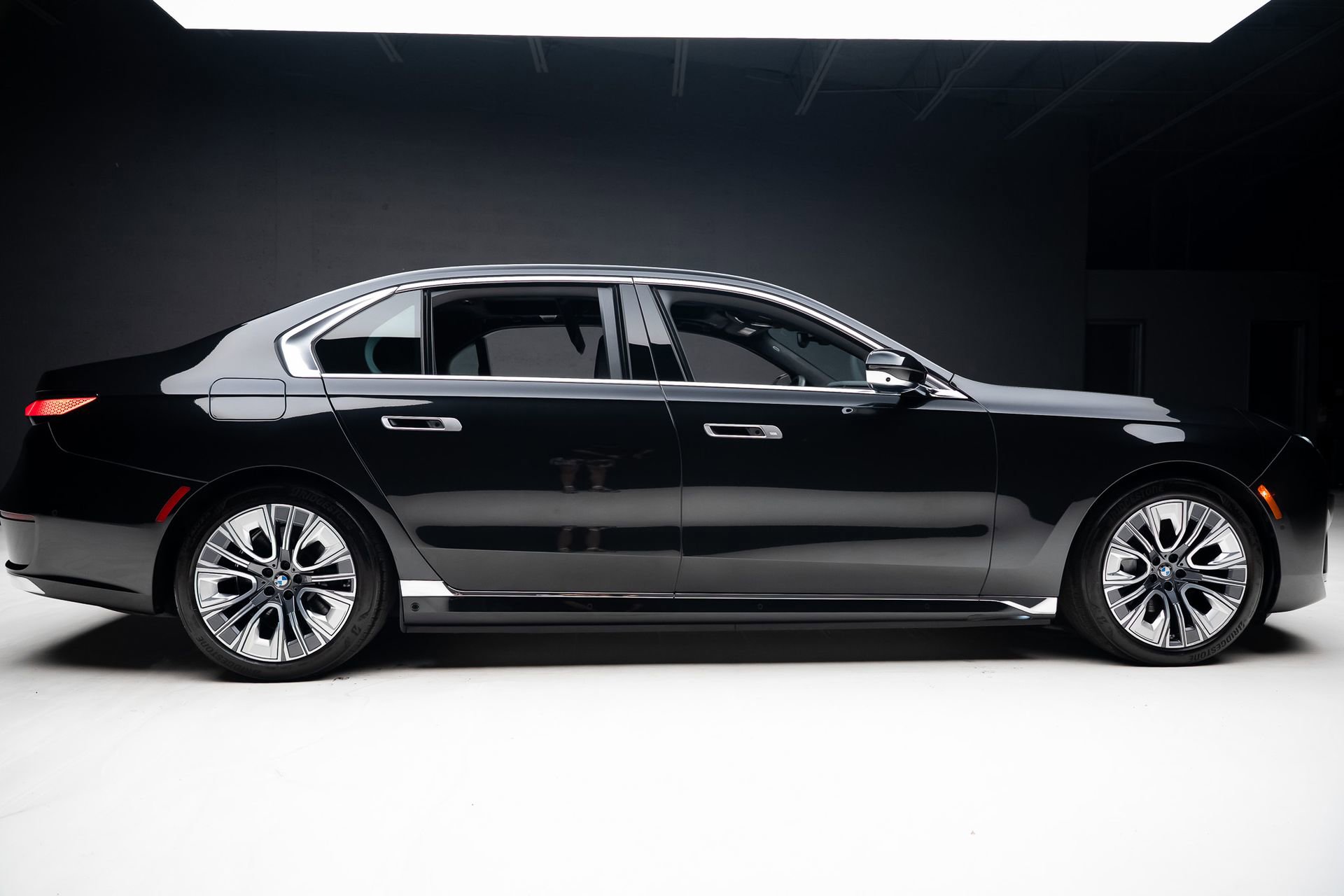 Used 2024 BMW i7 xDrive60 w/ Executive Package image 36