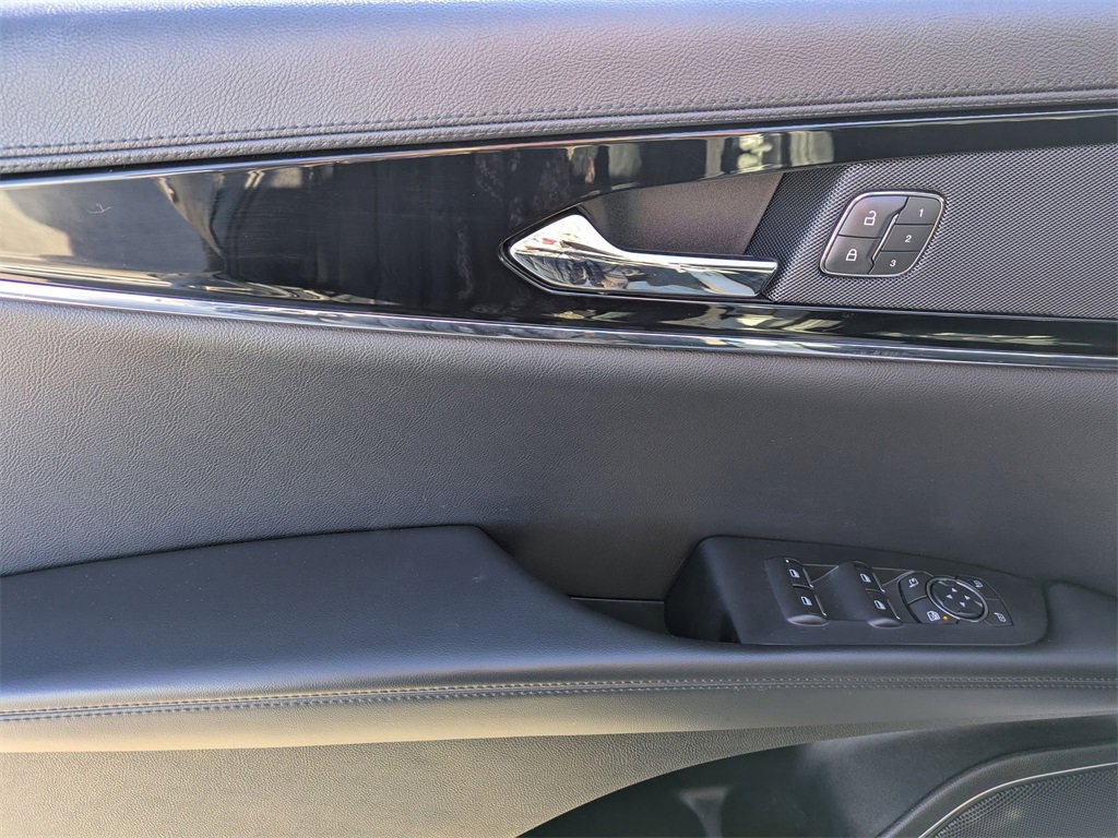 Used 2022 Lincoln Nautilus Reserve image 10