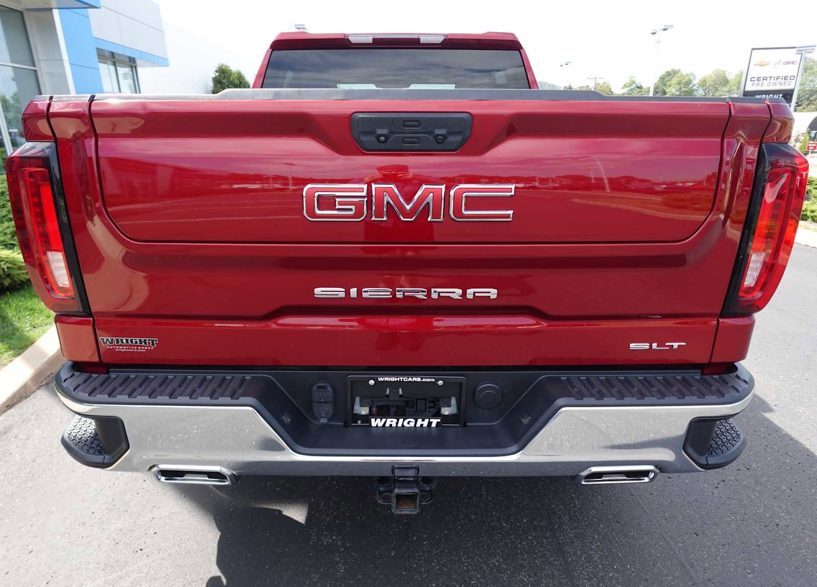 Used 2023 GMC Sierra 1500 SLT w/ SLT Premium Package AWD/4WD image 4