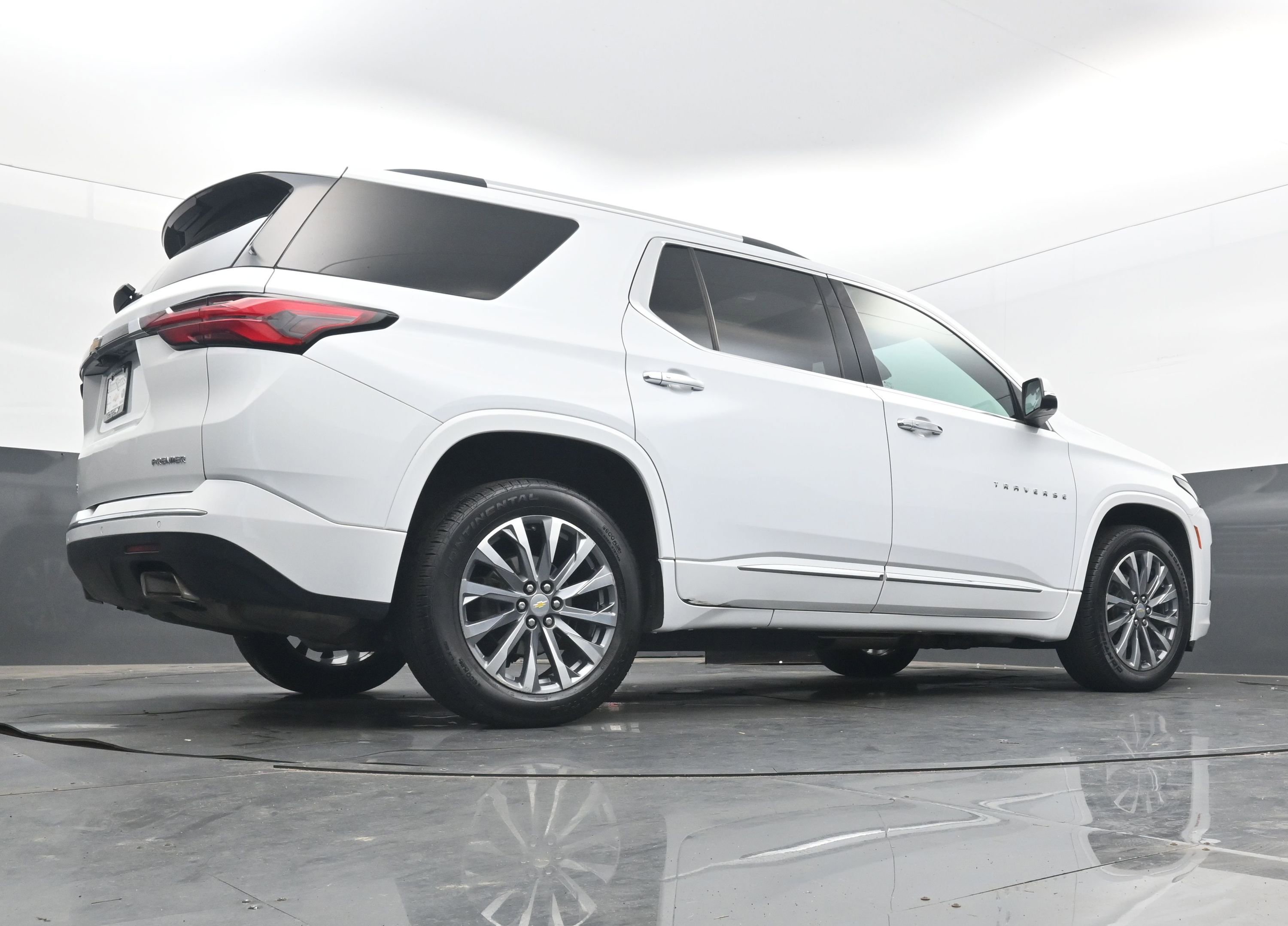 Used 2023 Chevrolet Traverse Premier image 29