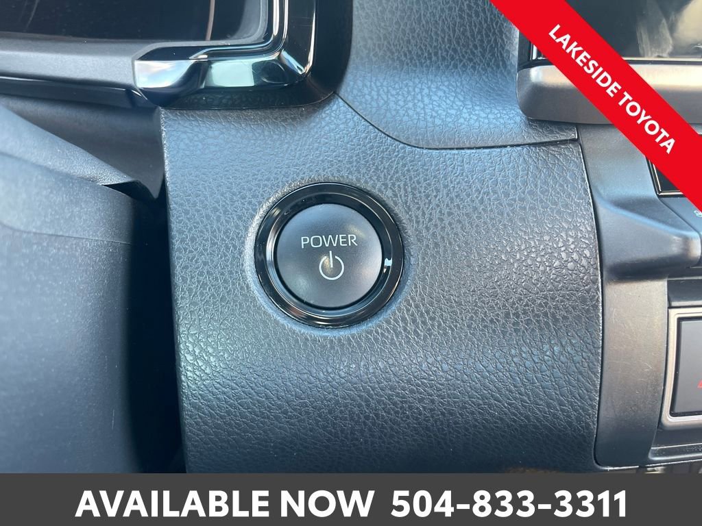 Used 2025 Toyota Camry SE image 32