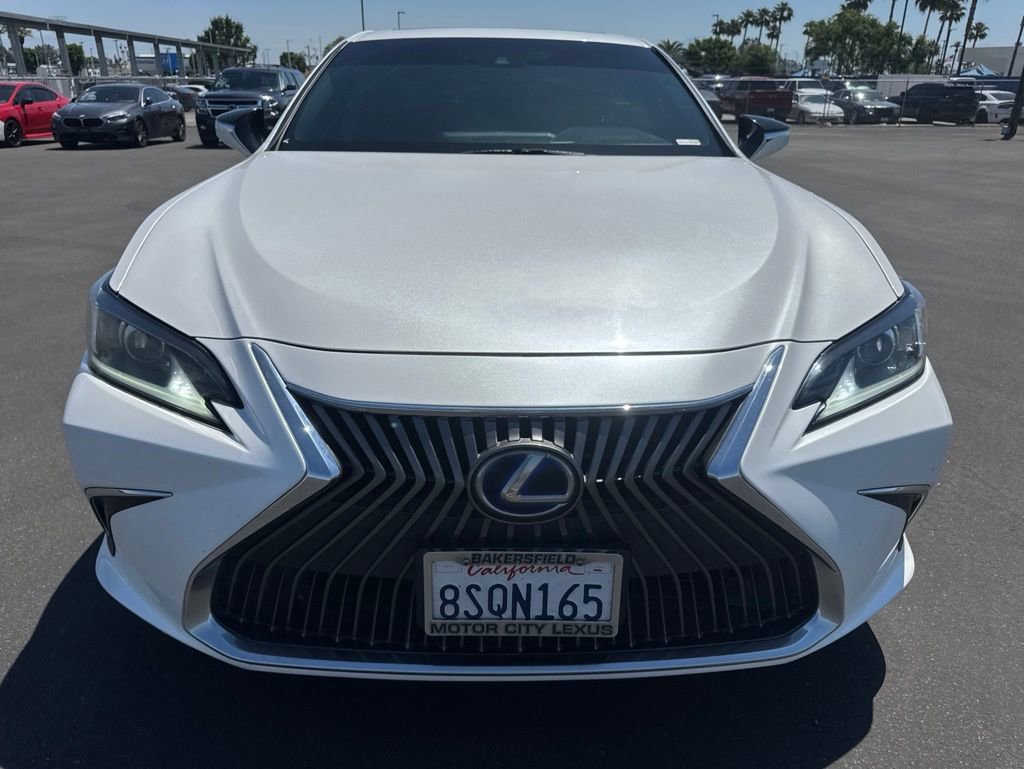 Used 2020 Lexus ES 300h w/ Accessory Package FWD image 4