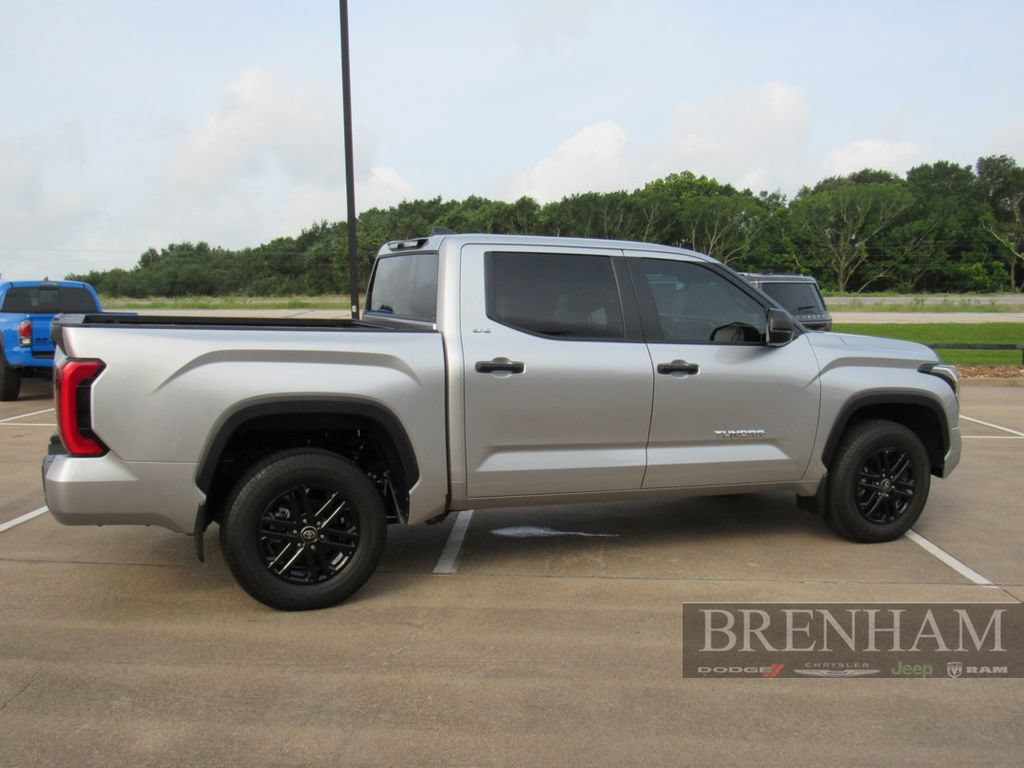 Used 2025 Toyota Tundra SR5 AWD/4WD image 11