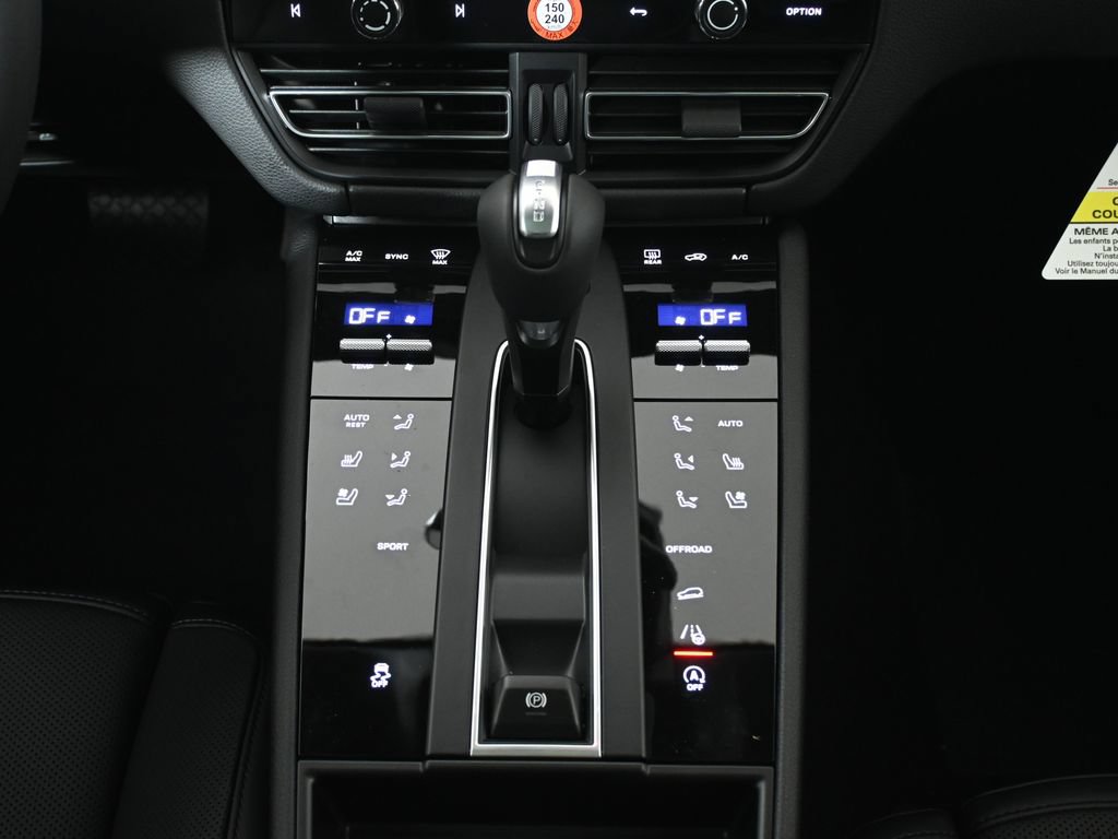Used 2026 Porsche Macan AWD/4WD image 24