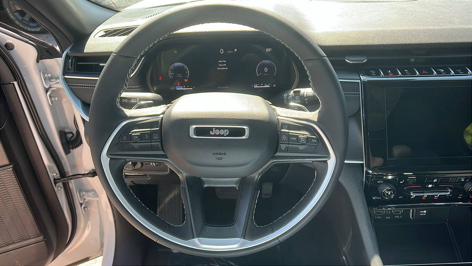 New 2025 Jeep Grand Cherokee 4WD image 25