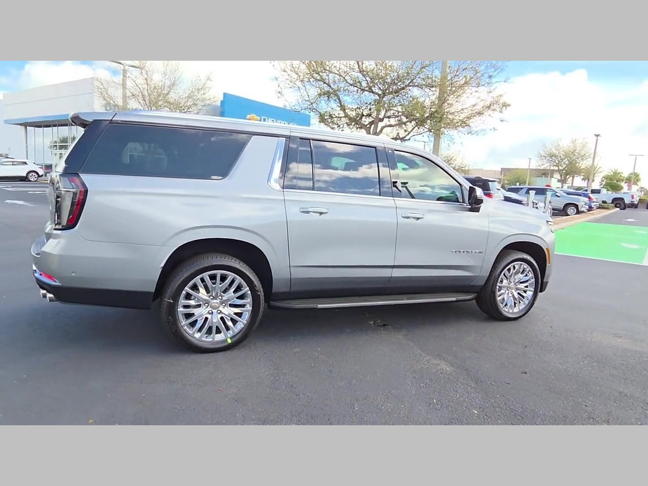 New 2026 Chevrolet Suburban Premier image 27