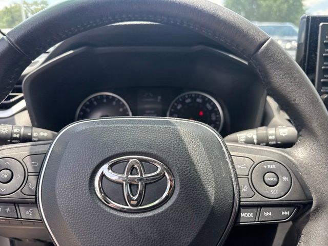 Used 2022 Toyota RAV4 XLE Premium FWD image 16
