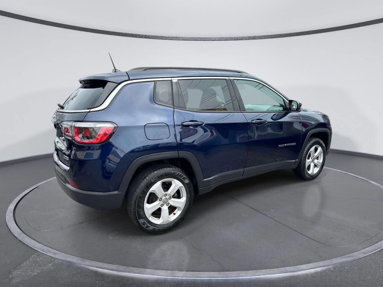 Used 2019 Jeep Compass Latitude w/ Cold Weather Group image 4