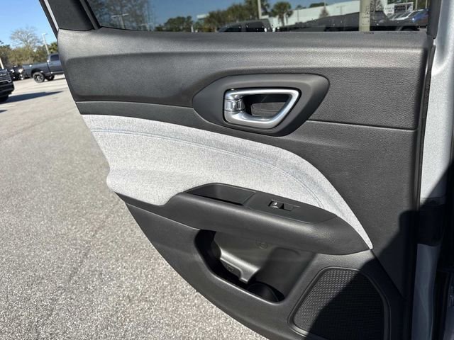 Used 2025 Jeep Compass Latitude image 9