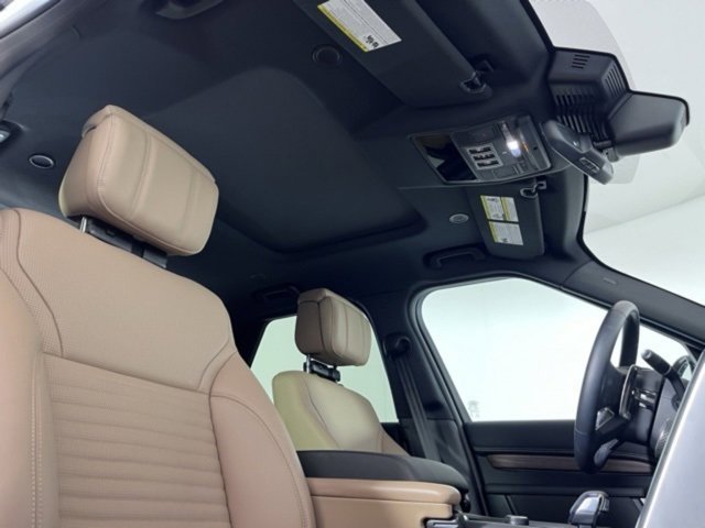 New 2025 Land Rover Discovery Dynamic SE image 16