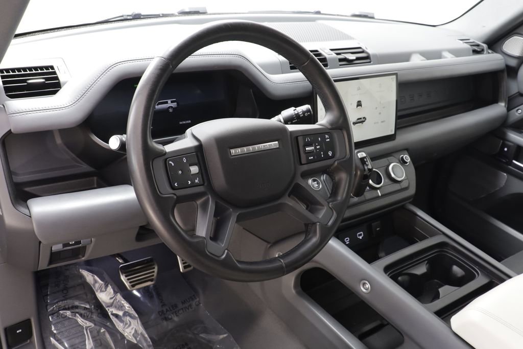 Used 2024 Land Rover Defender 130 X-Dynamic SE image 7