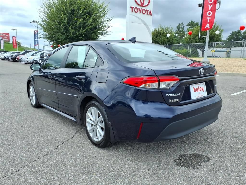 Certified 2025 Toyota Corolla LE w/ LE Premium Package FWD image 7