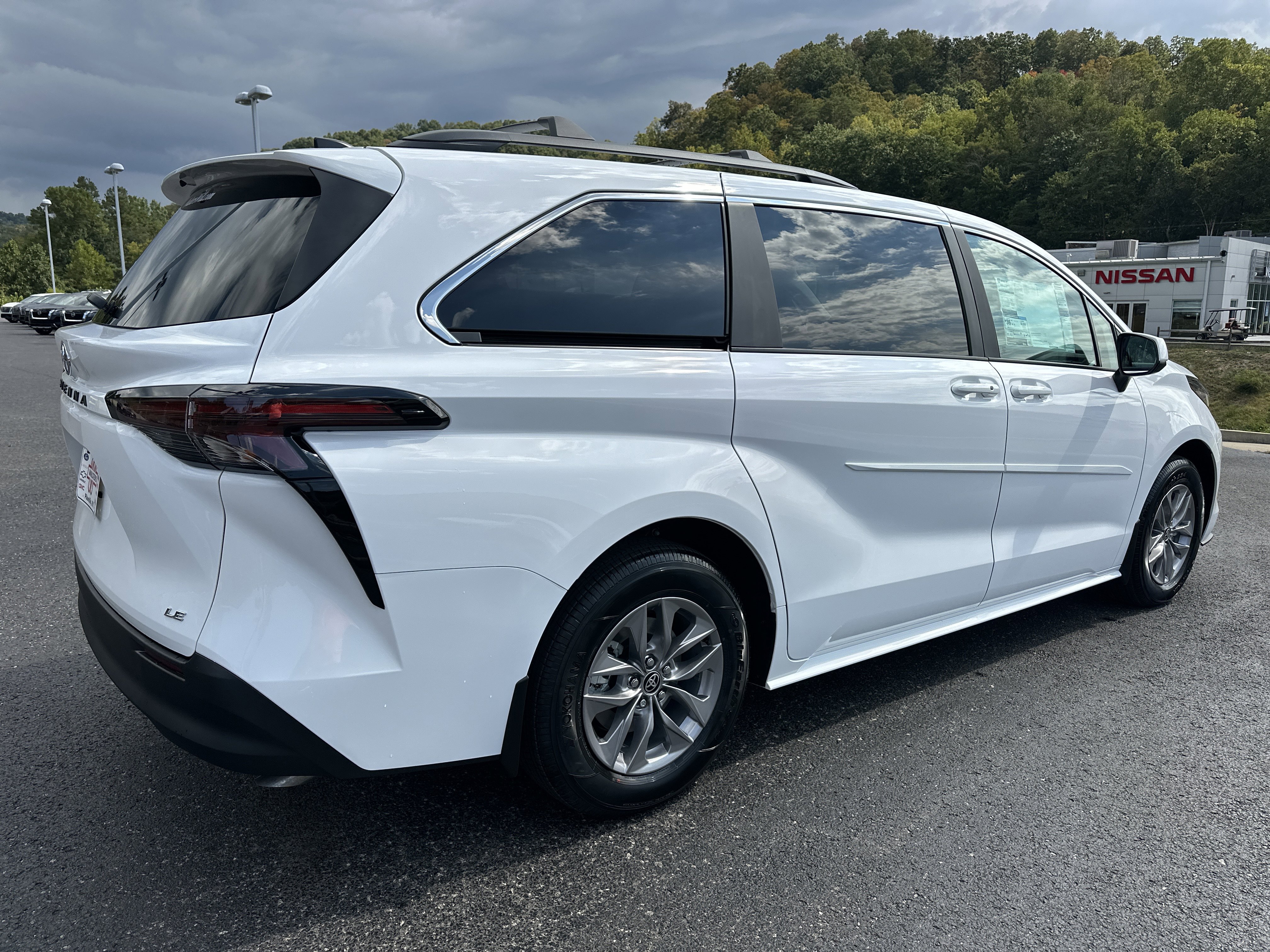 New 2025 Toyota Sienna LE image 2