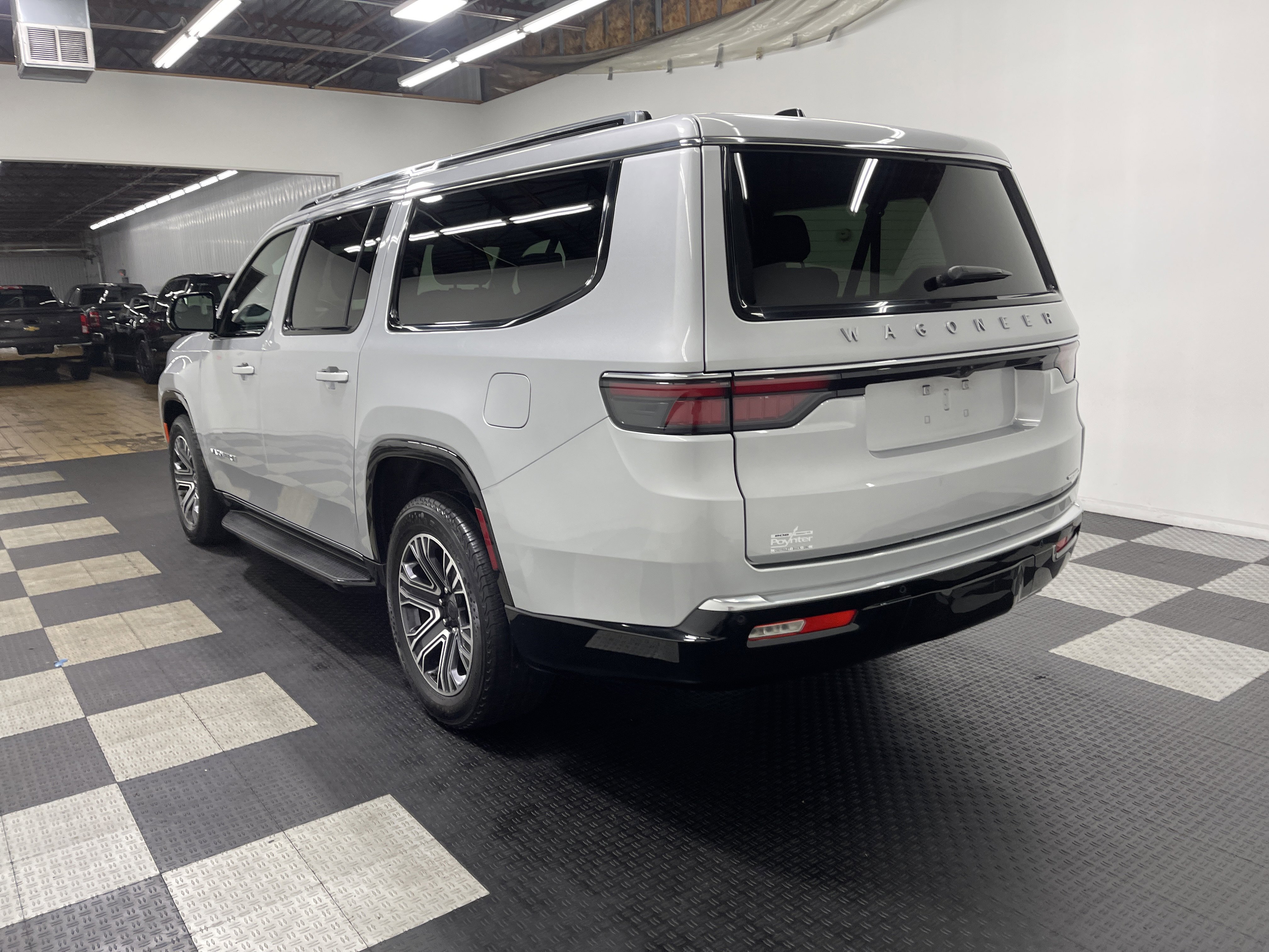 Used 2024 Jeep Wagoneer L Series II w/ Flexible Seating Group image 2