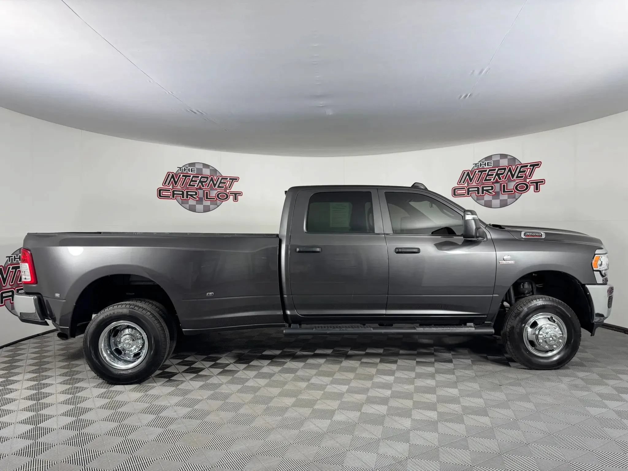 Used 2024 RAM 3500 Tradesman w/ Chrome Appearance Group AWD/4WD image 8