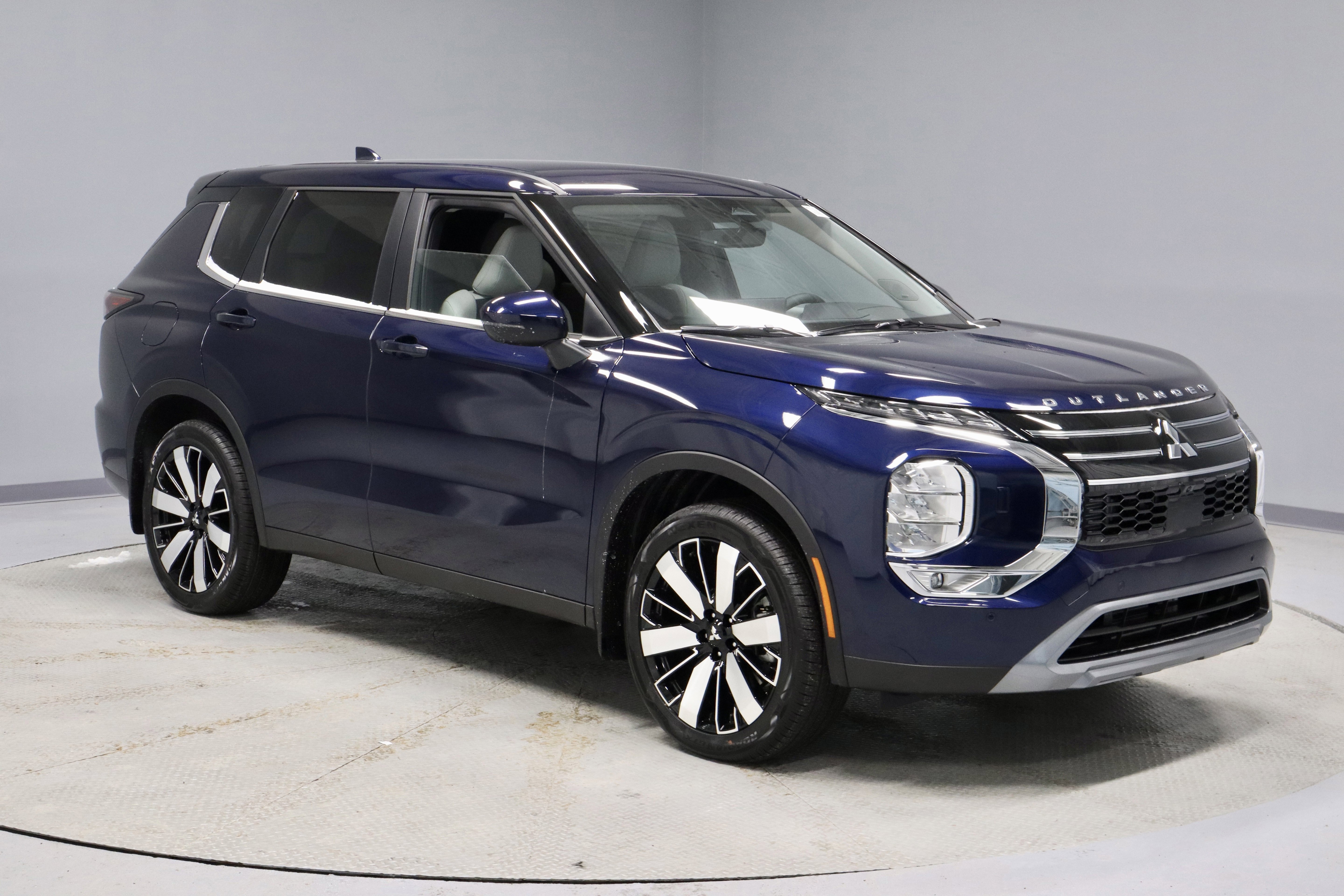 New 2026 Mitsubishi Outlander SE image 10