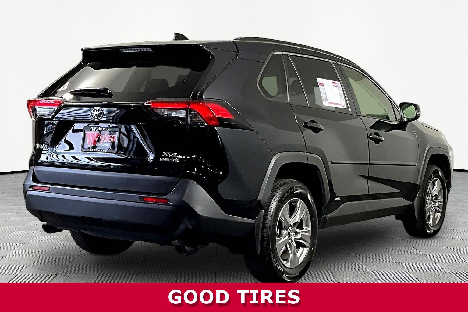 Used 2022 Toyota RAV4 XLE w/ Convenience Package AWD/4WD image 6
