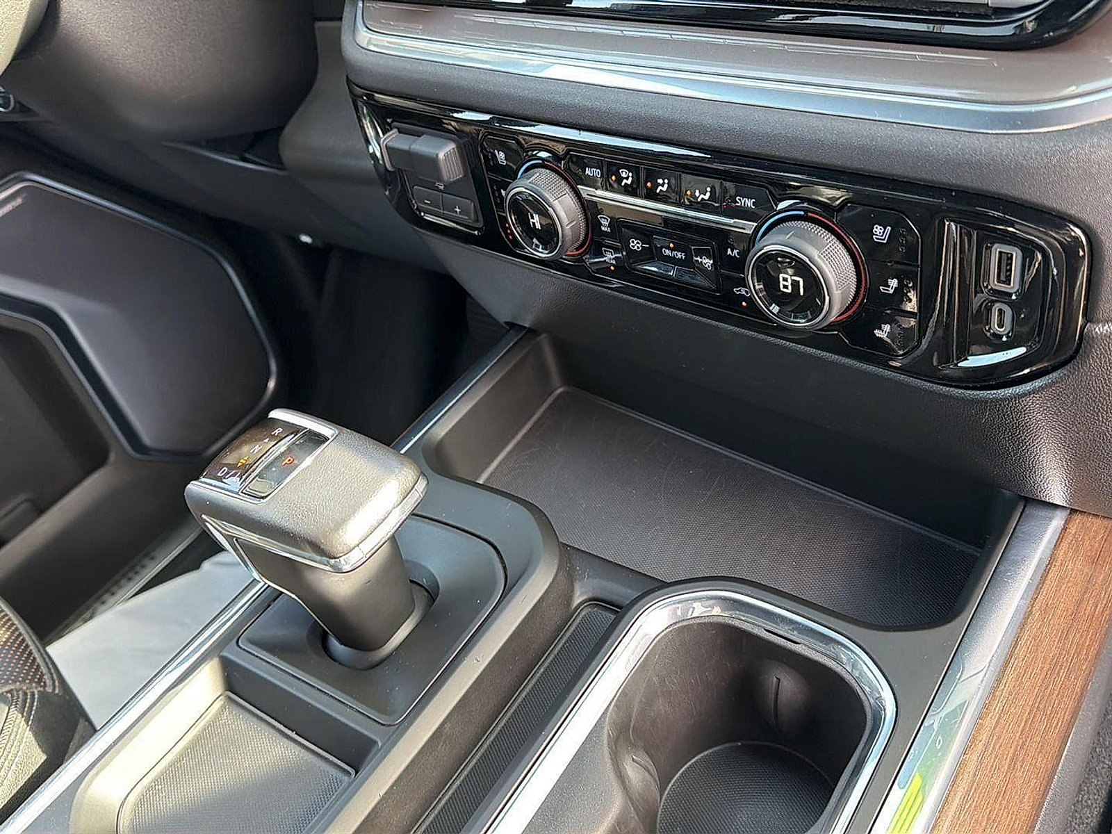Used 2022 Chevrolet Silverado 1500 High Country w/ High Country Premium Package AWD/4WD image 16