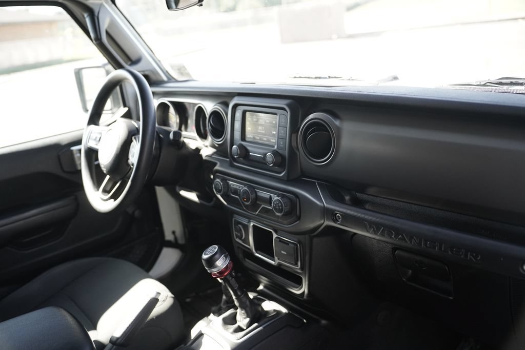 Used 2018 Jeep Wrangler Unlimited Sport AWD/4WD image 14
