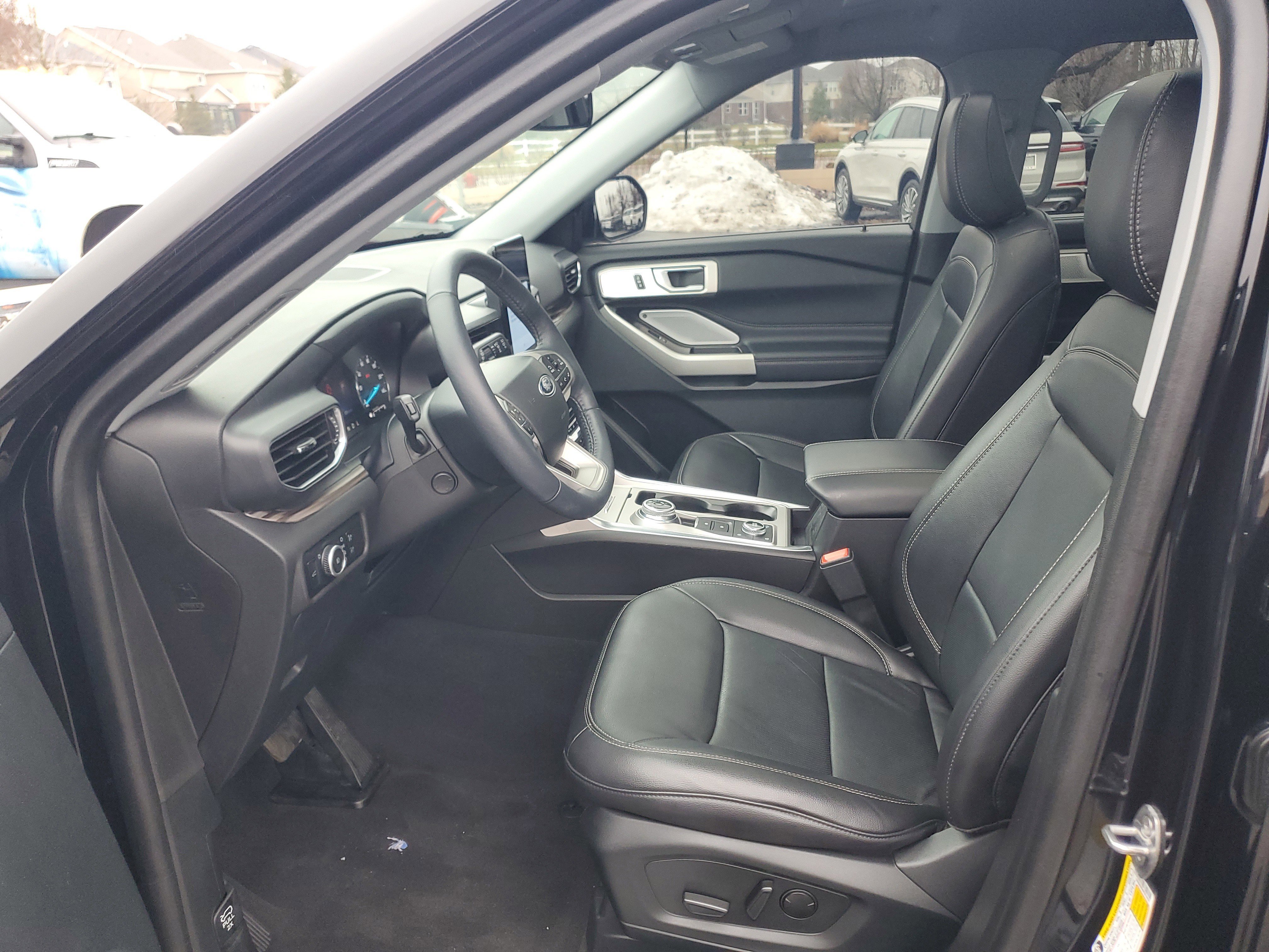 Used 2023 Ford Explorer Limited w/ Limited Technology Package image 12