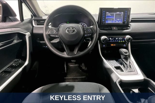 Used 2020 Toyota RAV4 LE AWD/4WD image 11