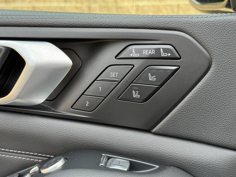 Used 2021 BMW X7 M50i w/ Dynamic Handling Package image 18