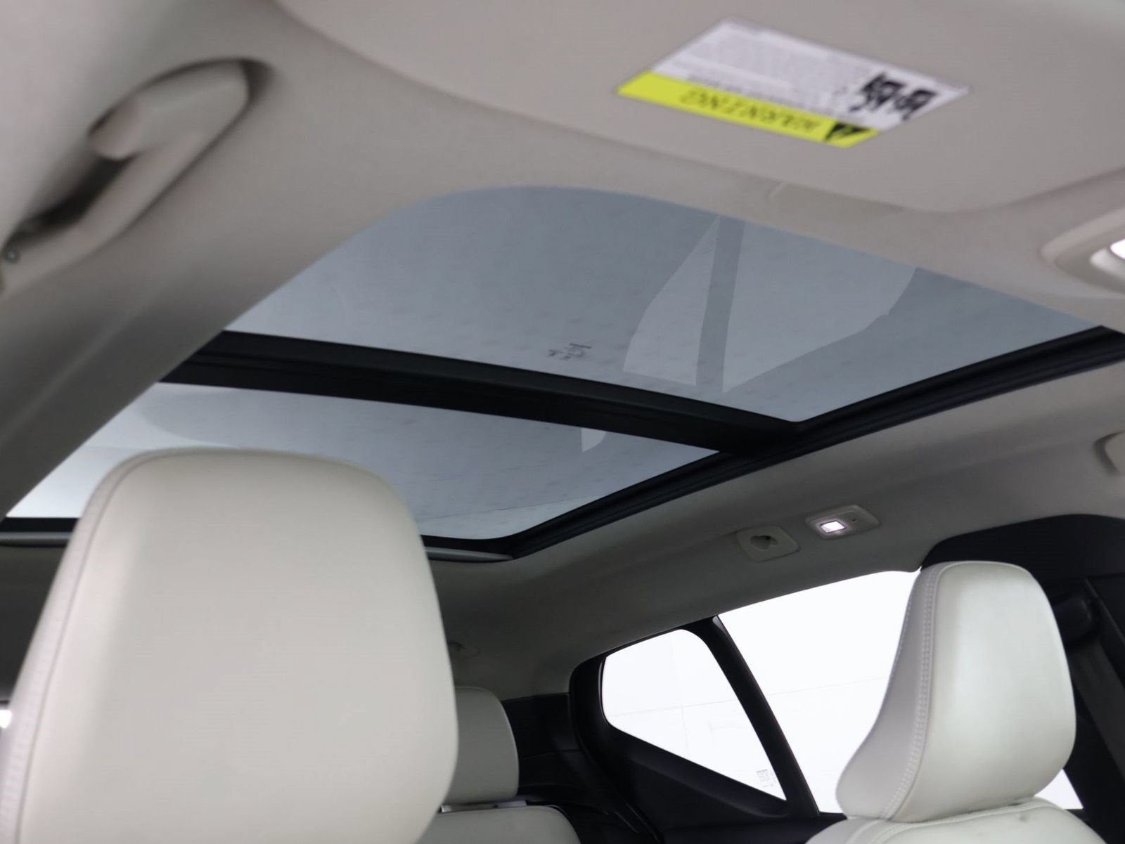 Used 2023 Volvo XC40 B5 Plus w/ Protection Package Premier AWD/4WD image 23
