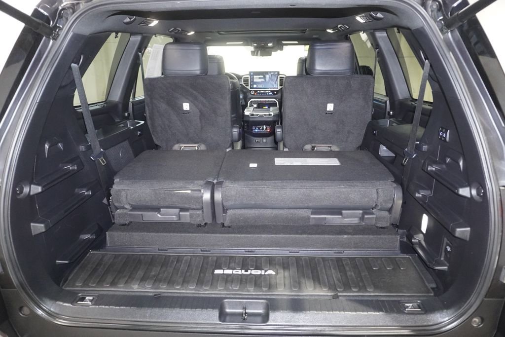 Used 2023 Toyota Sequoia Platinum AWD/4WD image 7