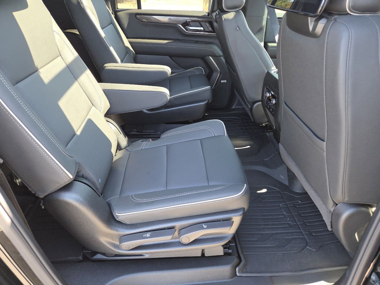 New 2026 GMC Yukon XL Elevation w/ Elevation Premium Package image 28