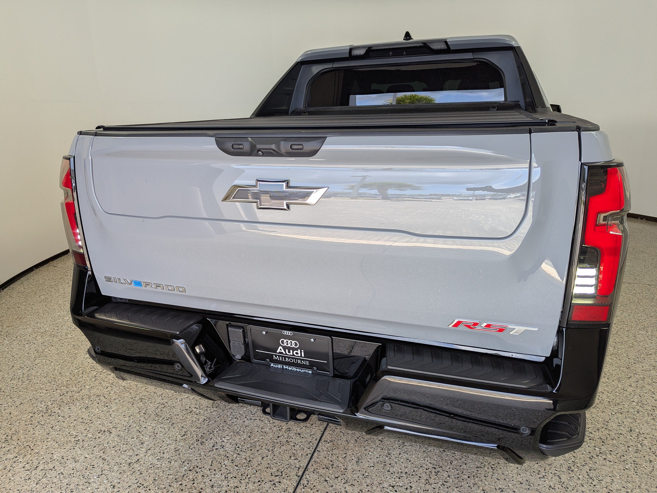 Used 2025 Chevrolet Silverado EV RST AWD/4WD image 12