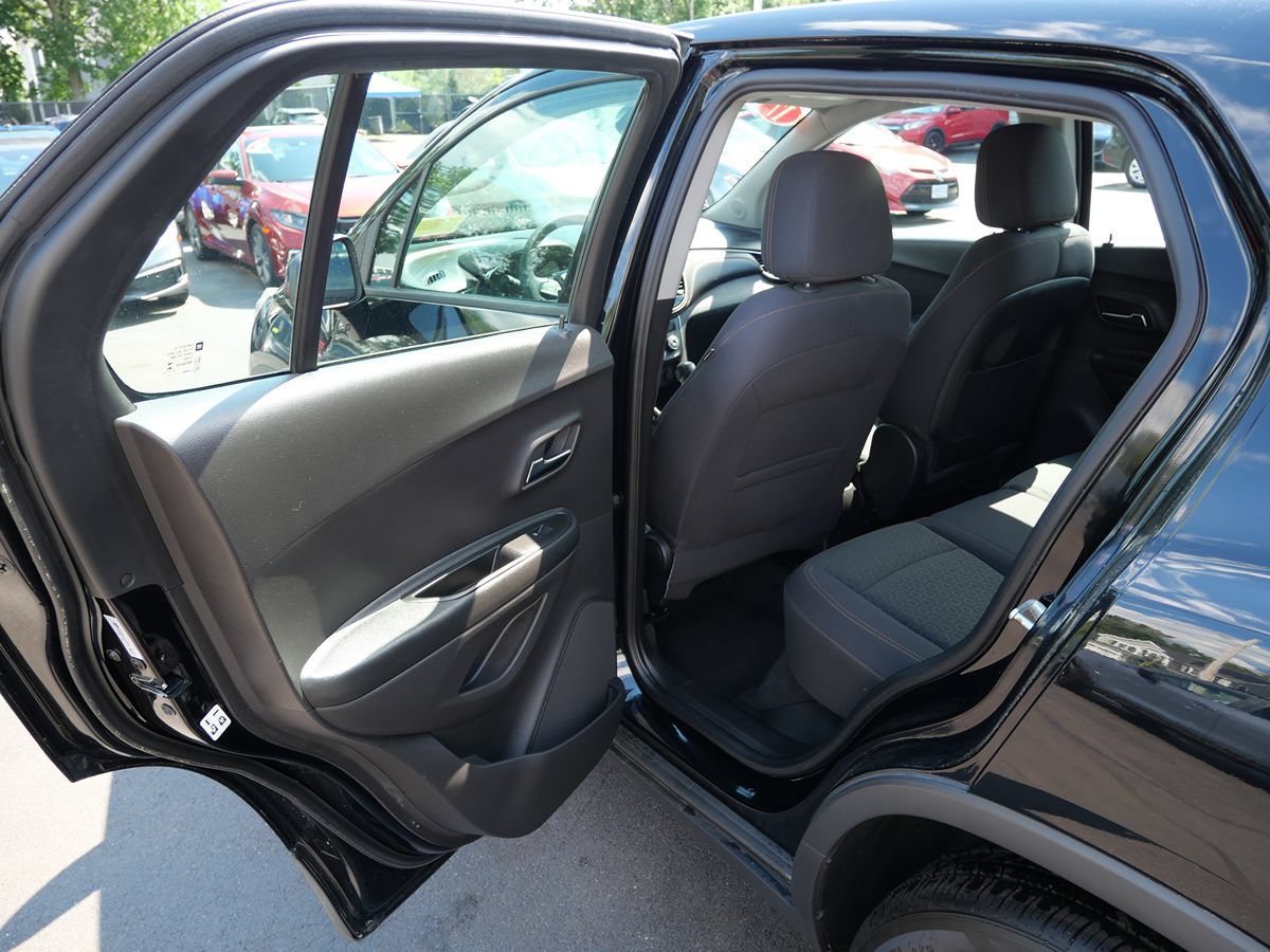 Used 2017 Chevrolet Trax LS AWD/4WD image 27