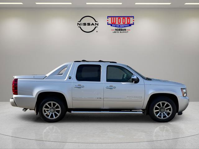 Used 2013 Chevrolet Avalanche LTZ image 3