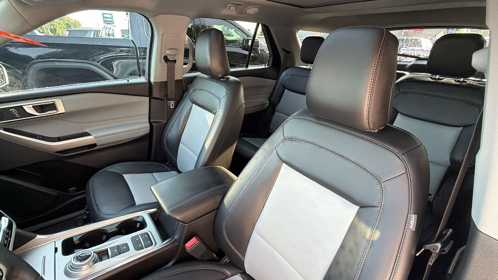 Used 2023 Ford Explorer XLT w/ Equipment Group 202A RWD image 5