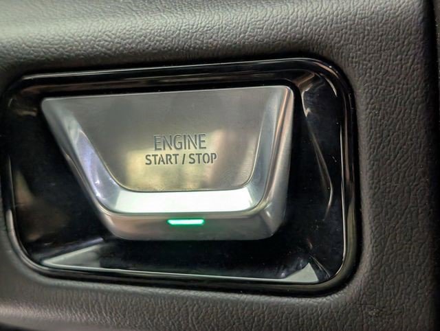 Certified 2025 GMC Yukon XL Denali AWD/4WD image 25
