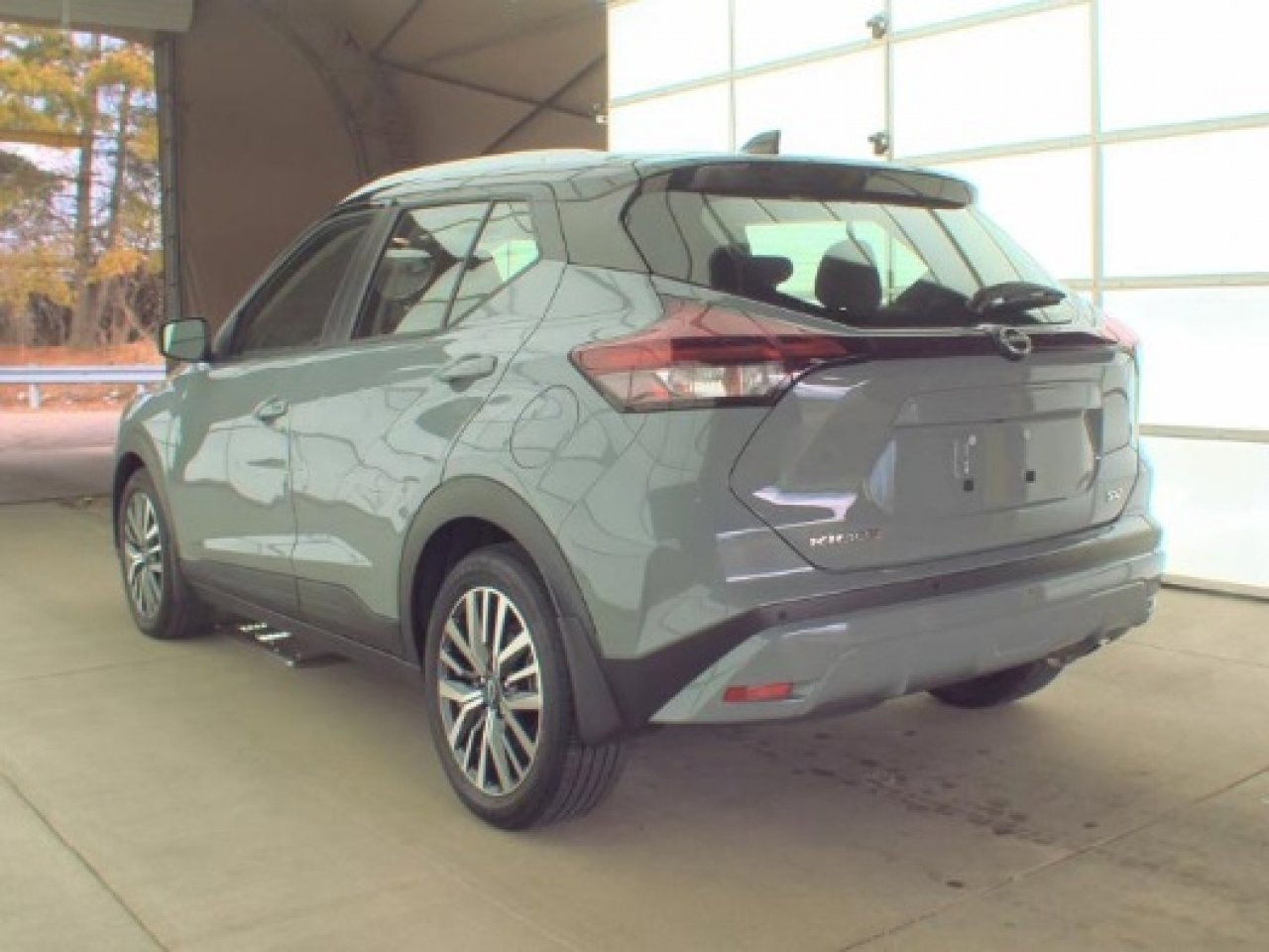 Used 2023 Nissan Kicks SV image 9