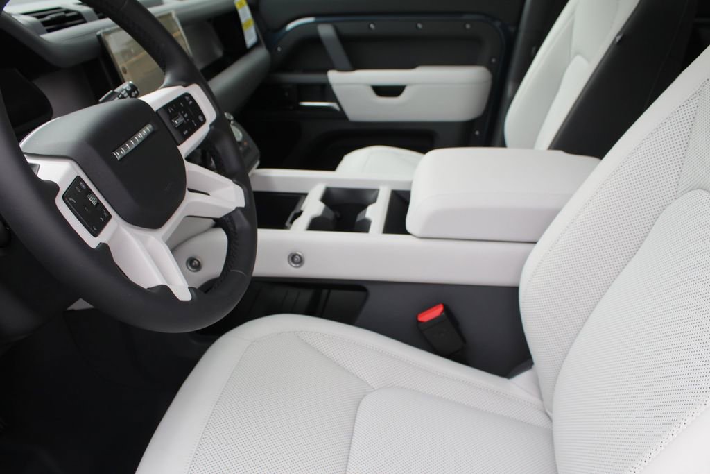 Used 2025 Land Rover Defender 110 S image 17
