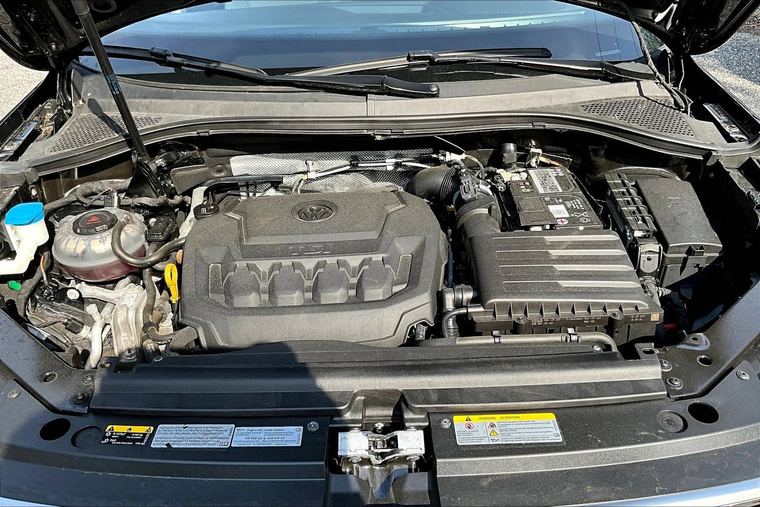 Used 2021 Volkswagen Tiguan SEL AWD/4WD image 32